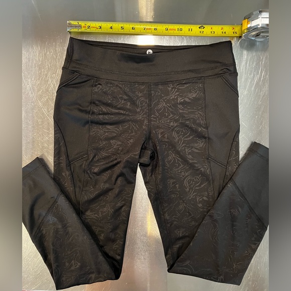 90 degree by Reflex long legging, Med, black. Emboss pattern. - Picture 3 of 4